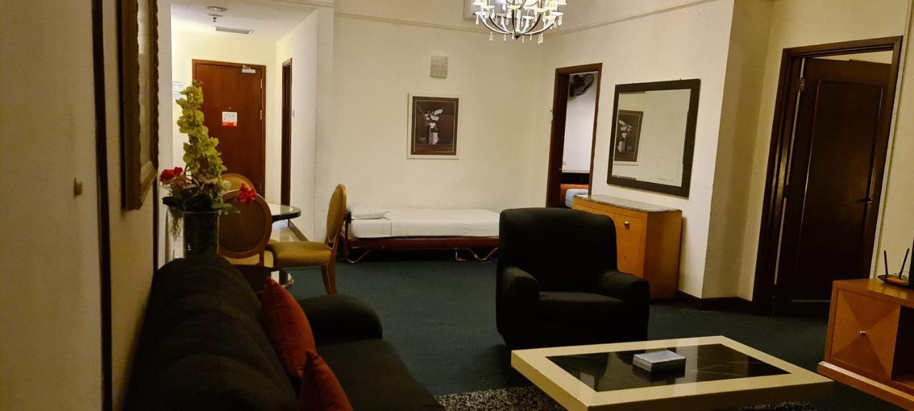 Raymond Suites At Berjaya Times Square クアラルンプール エクステリア 写真
